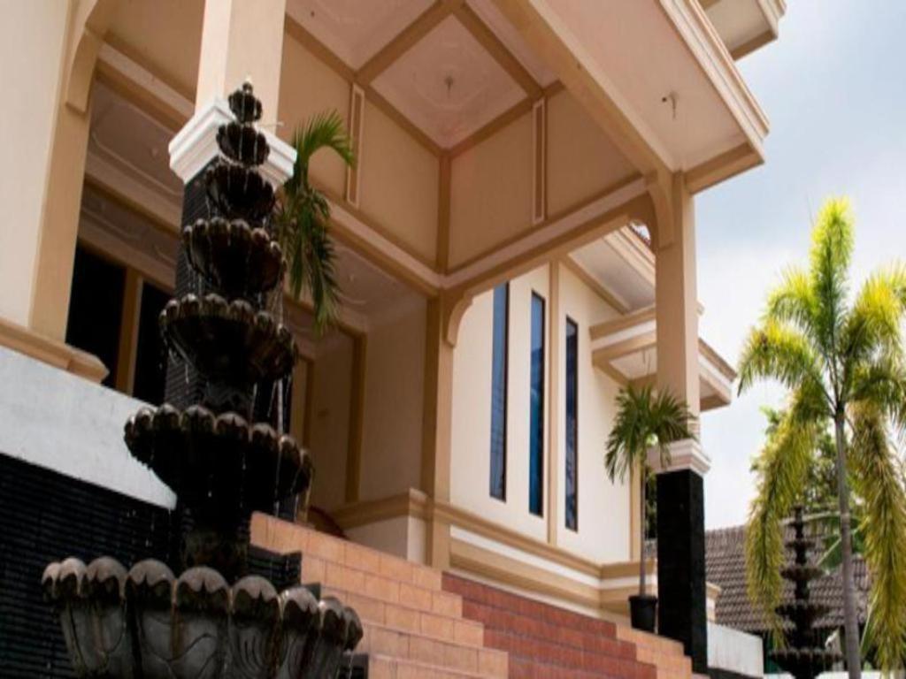 King Hotel Wates  Εξωτερικό φωτογραφία